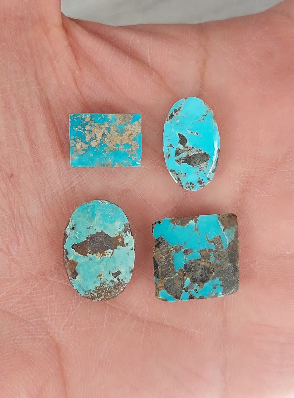 چهار عدد سنگ فیروزه نیشابوری معدنی و طبیعی