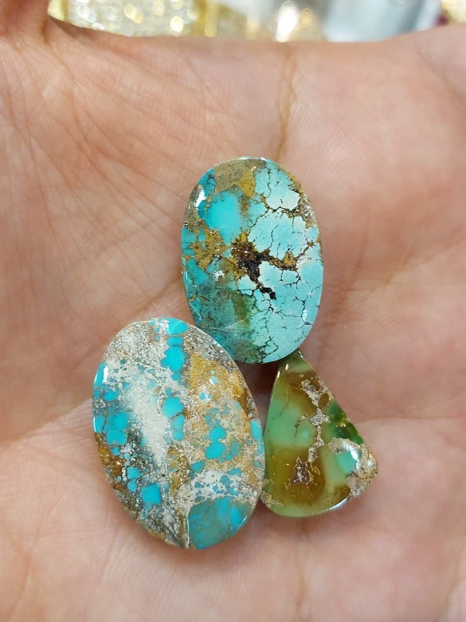 سه عدد فیروزه نیشابوری معدنی و طبیعی