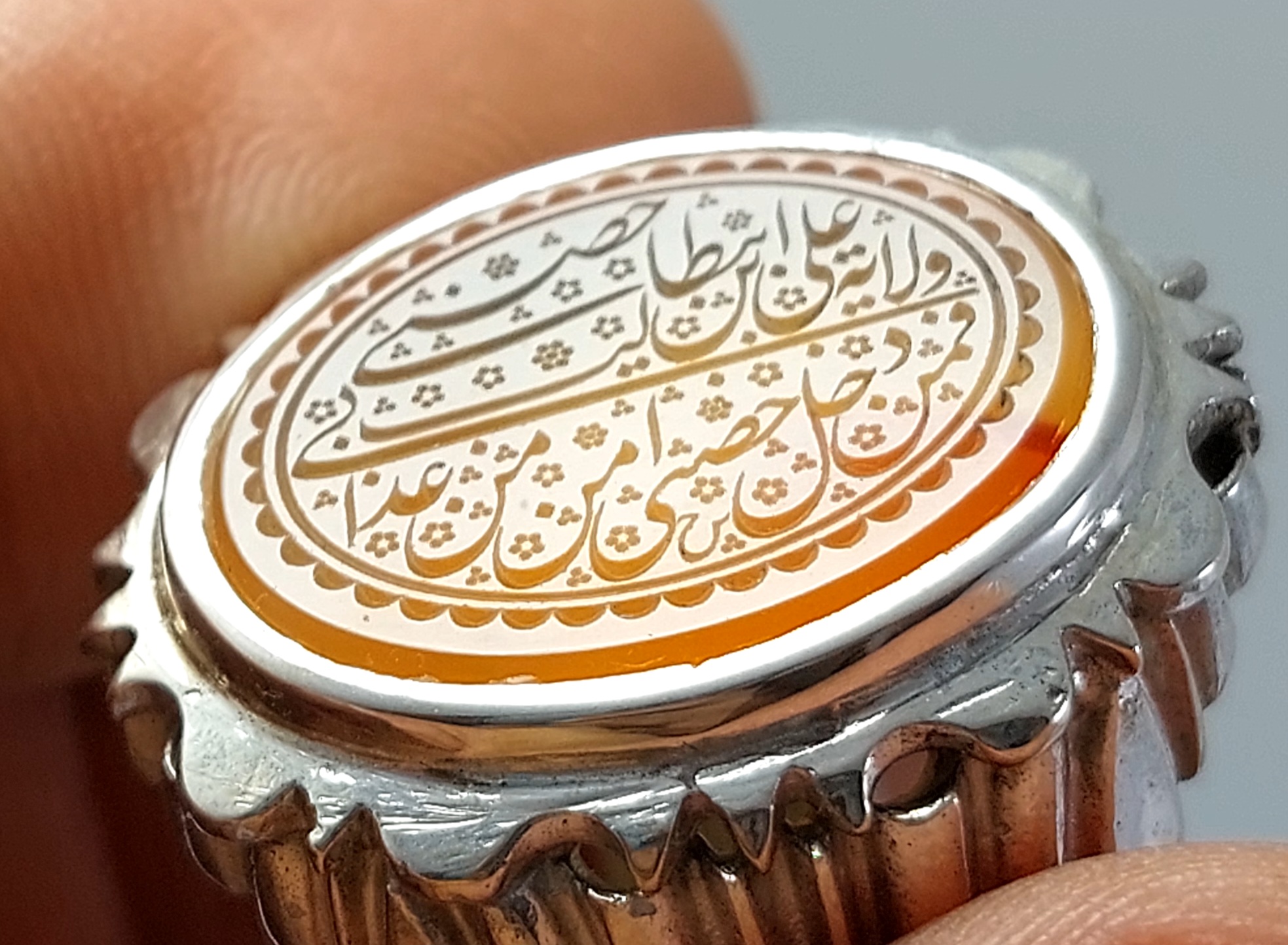 انگشتر نقره عقیق یمنی با حکاکی ولایت علی بن ابی طالب حصنی فمن دخل ....