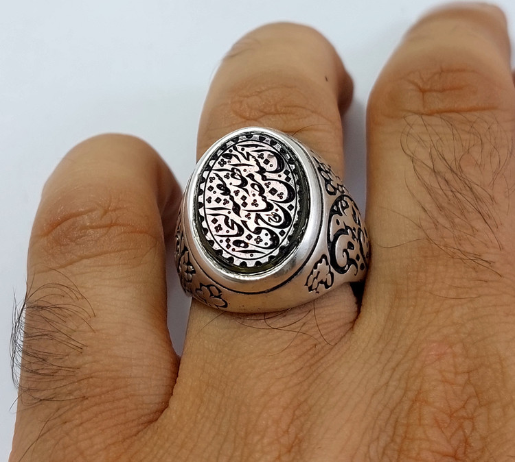 انگشتر نقره سندلوس با حکاکی ان الحسین مصباح الهدی و سفینه النجاه