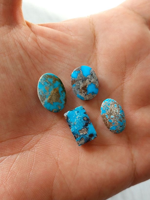 چهار عدد سنگ فیروزه نیشابوری معدنی و طبیعی