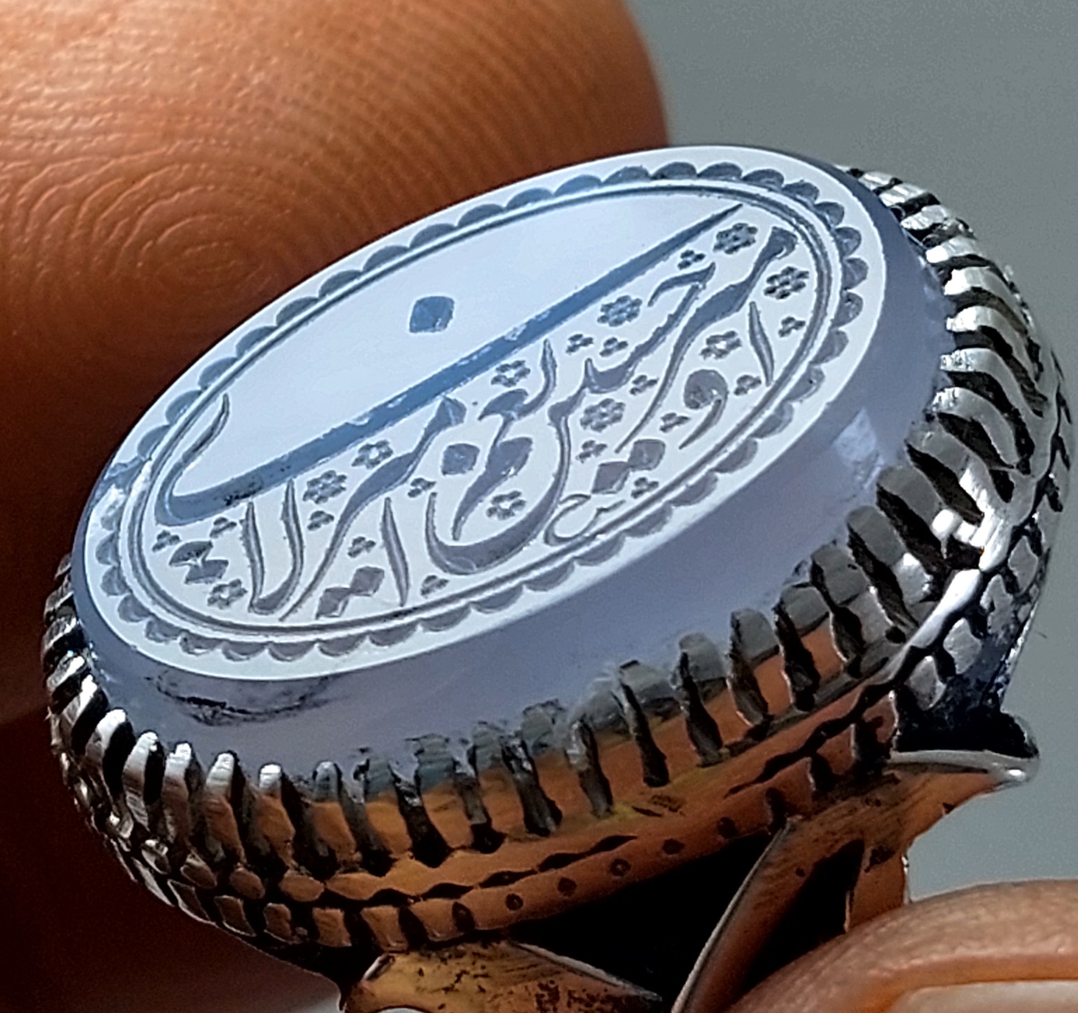 انگشتر نقره عقیق یمنی با حکاکی امیری حسین و نعم الامیر