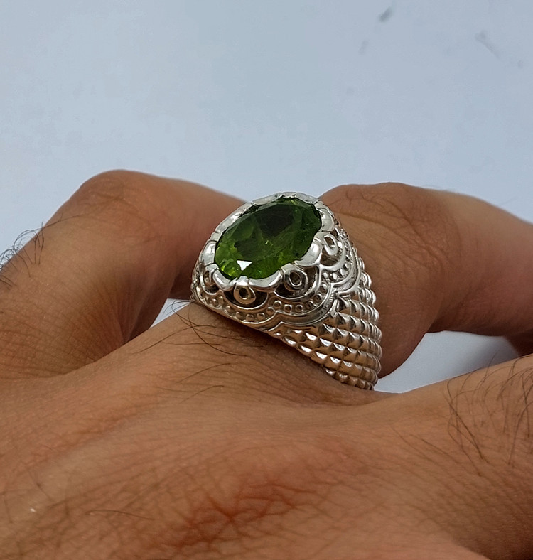 انگشتر نقره زبرجد معدنی و طبیعی